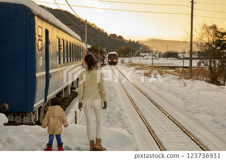Sunset Station and Parents and Children 123736931