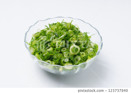 Chopped green onion 123737840