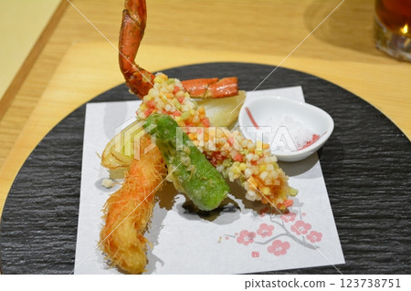 Enjoy some hearty crab at Kinosaki Onsen 123738751