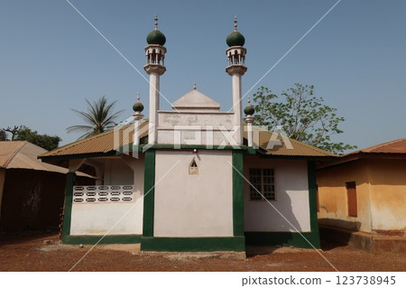 Mosque in Feiba village, Bo District (Sierra Leone) 123738945