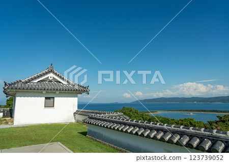 富岡城是位於熊本縣天草郡苓北町的天然要塞,抵禦了天草四郎率領的叛軍的猛烈進攻 富岡城是位於熊本縣天草郡苓北町的天然要塞,抵禦了天草四郎率領的叛軍的猛烈進攻 123739052