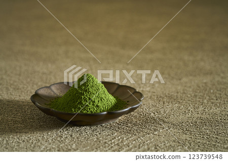 Matcha and green tea on a plate 123739548