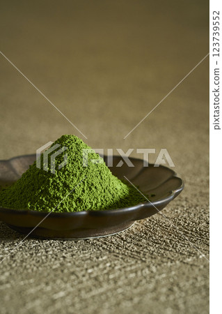 Matcha and green tea on a plate 123739552