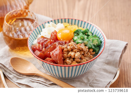 Bakudandon - A seafood bowl filled with sticky ingredients 123739618