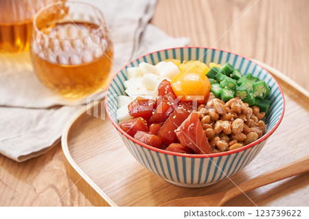 Bakudandon - A seafood bowl filled with sticky ingredients 123739622