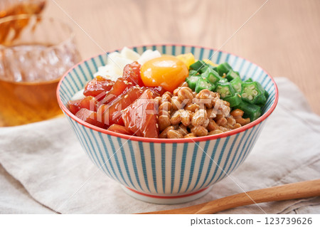 爆擔丼 - 充滿黏稠食材的海鮮蓋飯 爆擔丼 - 充滿黏稠食材的海鮮蓋飯 123739626