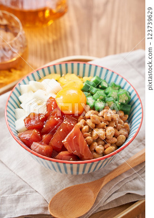 Bakudandon - A seafood bowl filled with sticky ingredients 123739629