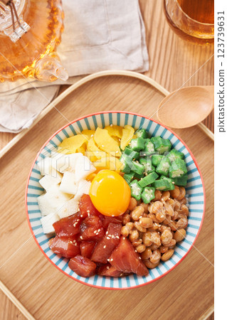 爆擔丼 - 充滿黏稠食材的海鮮蓋飯 爆擔丼 - 充滿黏稠食材的海鮮蓋飯 123739631