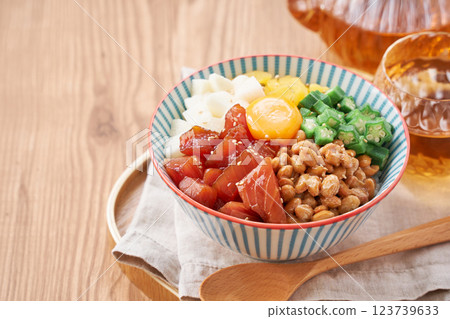 爆擔丼 - 充滿黏稠食材的海鮮蓋飯 爆擔丼 - 充滿黏稠食材的海鮮蓋飯 123739633