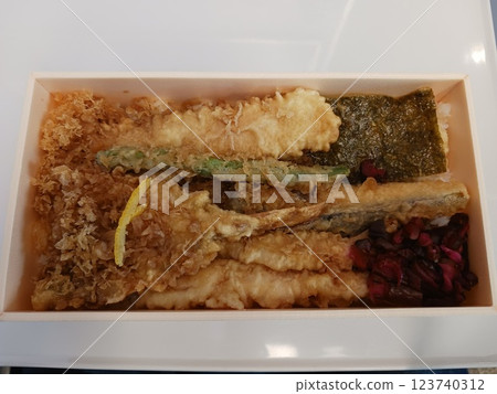 金子半之介的天丼便當（Gransta東京店） 123740312