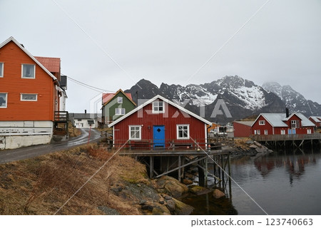 挪威羅弗敦群島的亨寧斯韋爾鎮 123740663