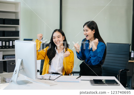 Businesswomen work and discuss their business plans. A woman employee explains Businesswomen work and discuss their business plans. A woman employee explains 123740695