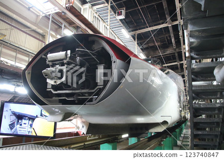 JR East E6 series undergoing regular inspection 123740847