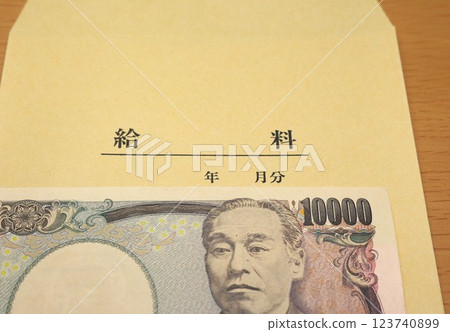 A 10,000 yen note coming out of an envelope 123740899