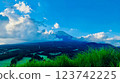 盛夏的草原與雲彩 [靜岡縣裾野市須山富士山（十里木高原瞭望台）] 123742225