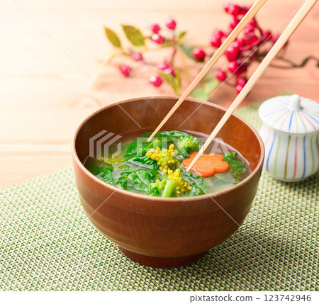 春季奢華：油菜花味噌湯 123742946