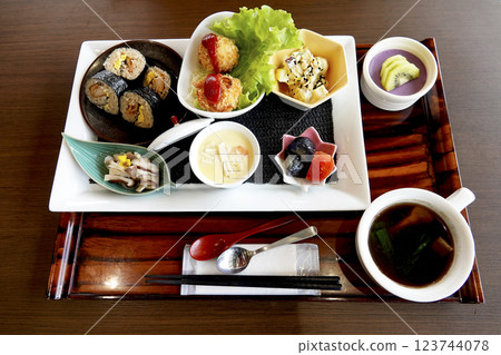 Tohoku's local cuisine: Date no Sato plate that changes with the season (Autumn) 123744078