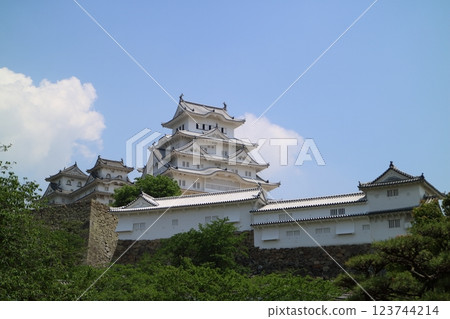 The castle tower seen from Sannomaru Square, a world heritage site 123744214