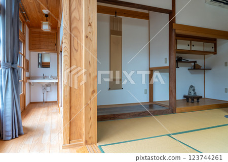 A view of the Japanese-style room at Yorankana, a former fishing village in Amakusa Sakitsu village, a UNESCO World Heritage Site in Amakusa City, Kumamoto Prefecture A view of the Japanese-style room at Yorankana, a former fishing village in Amakusa Sakitsu village, a UNESCO World Heritage Site in Amakusa City, Kumamoto Prefecture 123744261