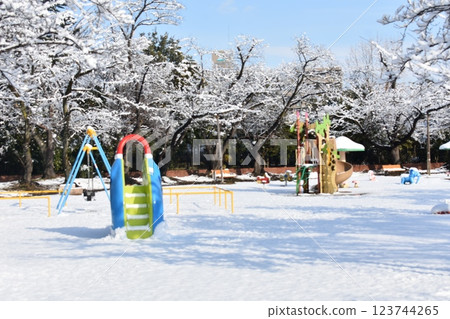 Kaiseiyama Park Snow Scene Playground Equipment Kaiseiyama Park Snow Scene Playground Equipment 123744265