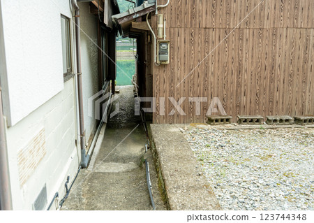 Amakusa City, Kumamoto Prefecture: A small alleyway between houses called Touya in the Sakitsu village of Amakusa, a UNESCO World Heritage Site Amakusa City, Kumamoto Prefecture: A small alleyway between houses called Touya in the Sakitsu village of Amakusa, a UNESCO World Heritage Site 123744348