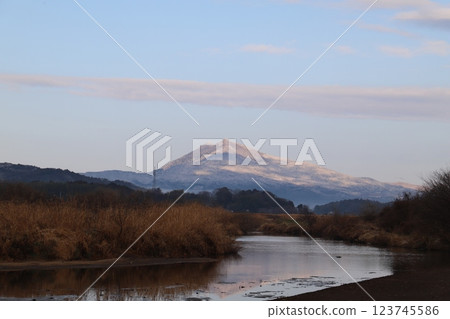 Snowy Mount Tsukuba and Koisegawa River Snowy Mount Tsukuba and Koisegawa River 123745586