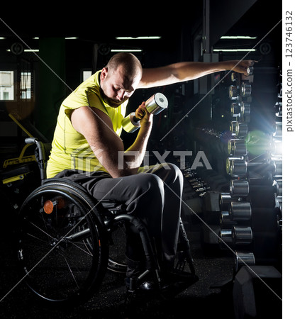 Disabled man training in the gym of rehabilitation center 123746132