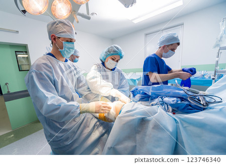 Arthroscope surgery. Orthopedic surgeons in teamwork in the operating room 123746340