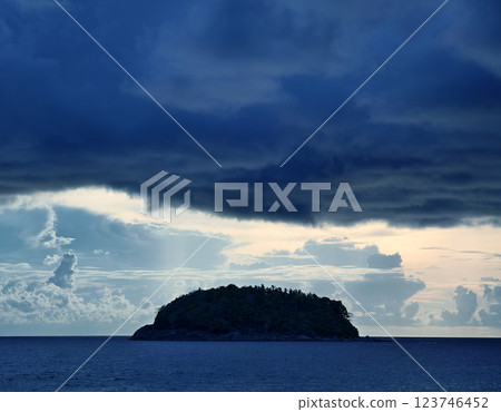 There is a small secluded island located in the middle of the ocean 123746452