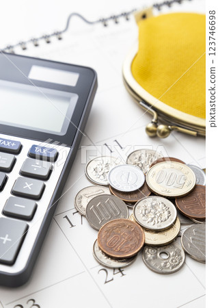 硬幣和計算器 硬幣和計算器 123746698