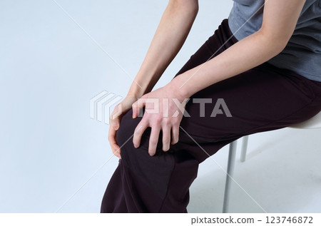 膝蓋疼痛的圖片 膝蓋疼痛的圖片 123746872