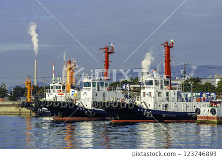 Tokuyama Port Tugboats (Hiryu Maru, Choshu Maru, Aiko Maru), Shunan City, Yamaguchi Prefecture 123746893