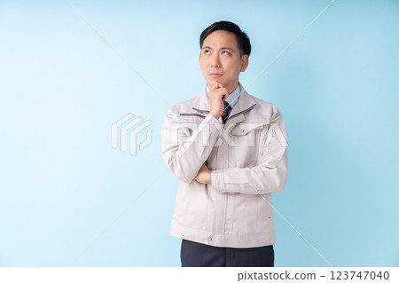 Thinking about businessmen's work clothes Thinking about businessmen's work clothes 123747040