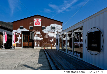 香川小豆島小鄉：醬油釀造廠林立的街道 123747199