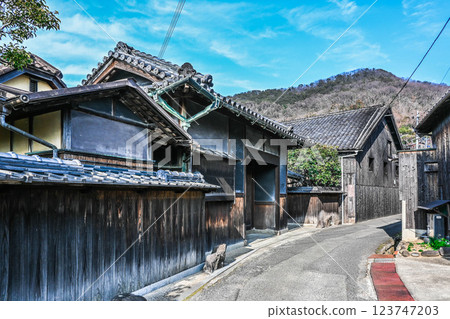 Kagawa Shodoshima Shonosato: A street lined with soy sauce breweries 123747203