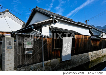 Kagawa Shodoshima Shonosato: A street lined with soy sauce breweries 123747204