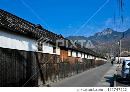 香川小豆島小鄉：醬油釀造廠林立的街道 123747212