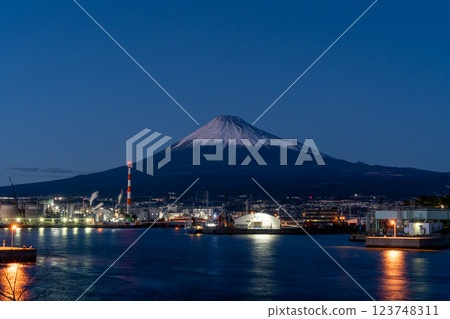 Tagonoura Harbor and Mt. Fuji 123748311