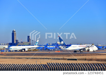 [千葉縣] 噴射機在成田機場滑行 123748451