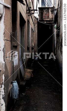 A charming backstreet in Wuxi, China 123748530