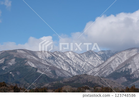 白雪皚皚的那須山脈 白雪皚皚的那須山脈 123748586