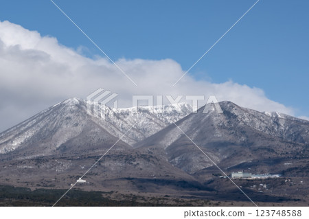 白雪皚皚的那須山脈 白雪皚皚的那須山脈 123748588