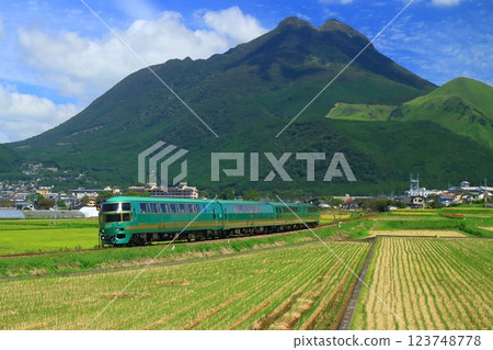 Train that runs through the Yufuin Basin (Yufuin no Mori) Train that runs through the Yufuin Basin (Yufuin no Mori) 123748778