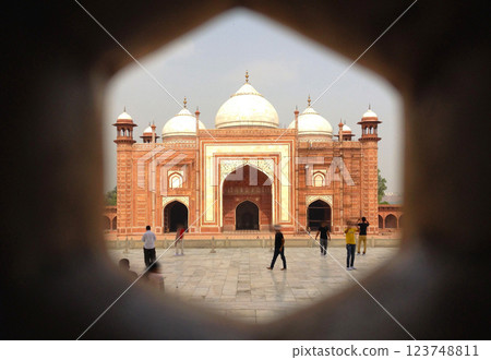 Taj Mahal 123748811