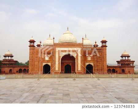 Taj Mahal 123748833