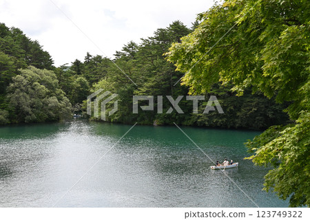 Beautiful scenery at Goshiki-numa 123749322