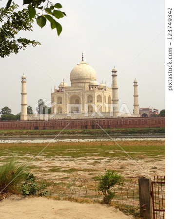 Taj Mahal 123749342