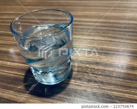 Water that entered the glass 123750674