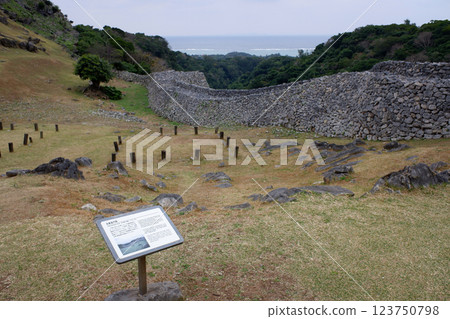 沖繩縣、今歸仁城跡、敷摩門教閣 123750798