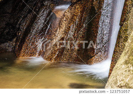 交野的名勝：大阪府交野市石寺川月之綿瀑布 123751057